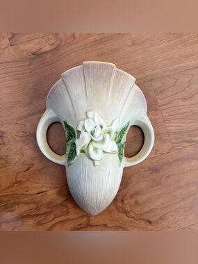 Roseville Pottery Gardenia Wall Pocket Shape 666-8, Silver Haze Gray Floral